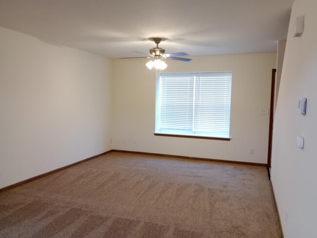 Building Photo - 406 E Liberty Ln