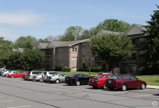 Building Photo - Cavalier Court