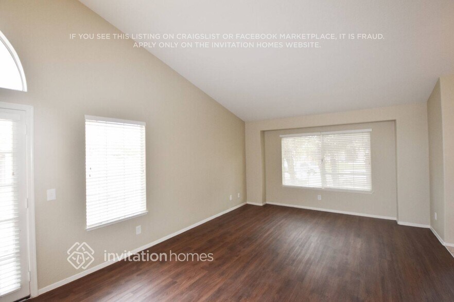 Building Photo - 10025 Miracanto Way