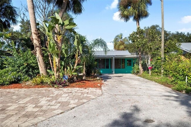 Building Photo - 8825 Oak St