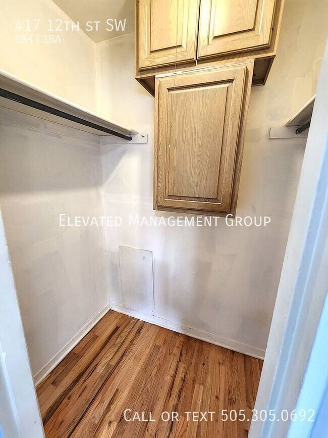 Building Photo - Super Cute, 1 Bedroom, 1 Bath Gem!  With G...