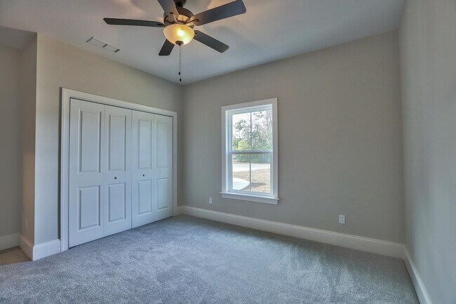 Building Photo - 43 Sarlan Garden Dr