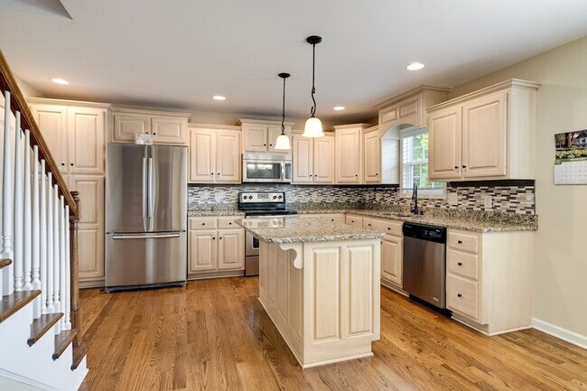 Building Photo - 176 Longspur Dr