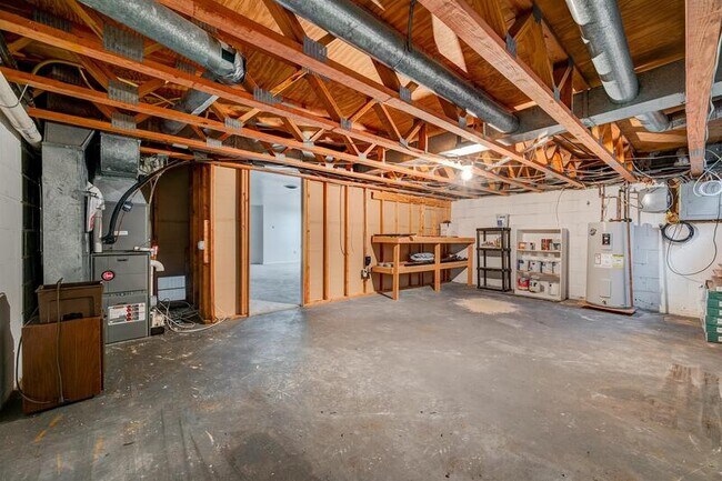 Building Photo - 811 Kings Croft Dr