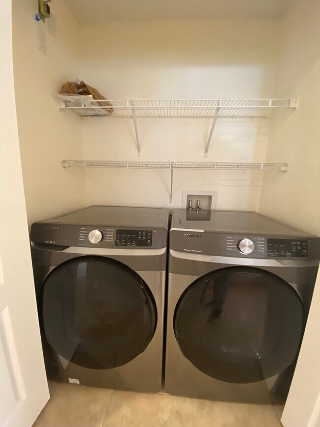 Building Photo - 12101 Santaluz Dr