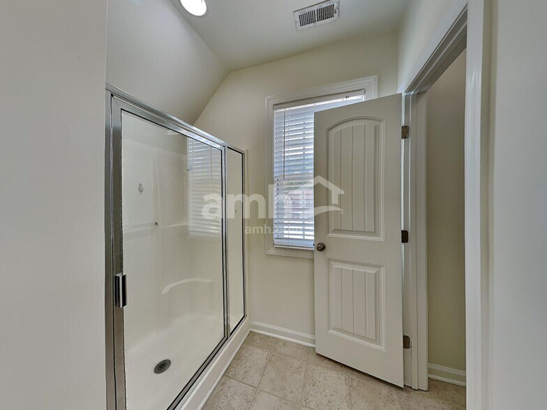 Building Photo - 112 Occidental Dr