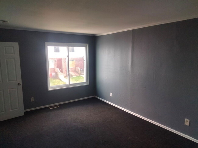 Building Photo - 137 Naugatuck St