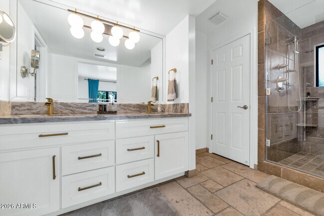 Building Photo - 6198 N 28th Pl