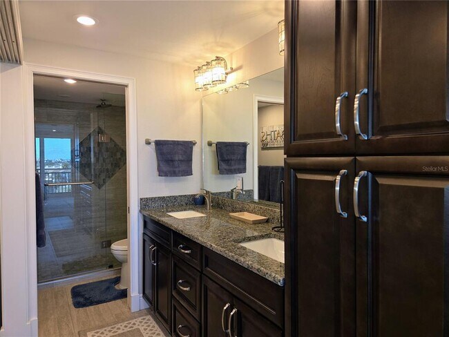 Building Photo - 1 Key Capri