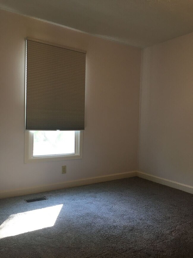 Building Photo - Updated 3 Bedroom Duplex Townhome on Quiet Tree-Lined Street