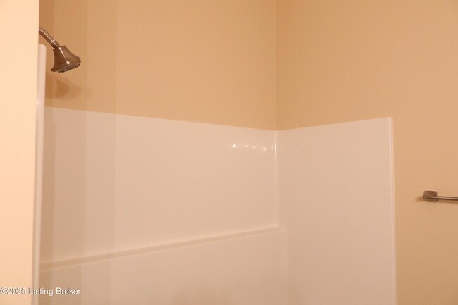 Building Photo - 112 Peonia Rd