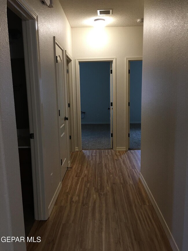 Building Photo - 14345 Apache Point Dr