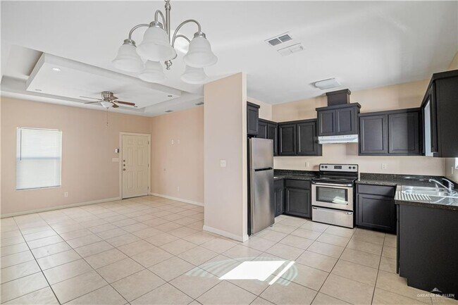 Building Photo - 18 N Ebony St