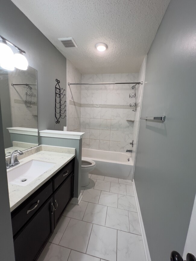 Building Photo - 6495 Saddleback Cir