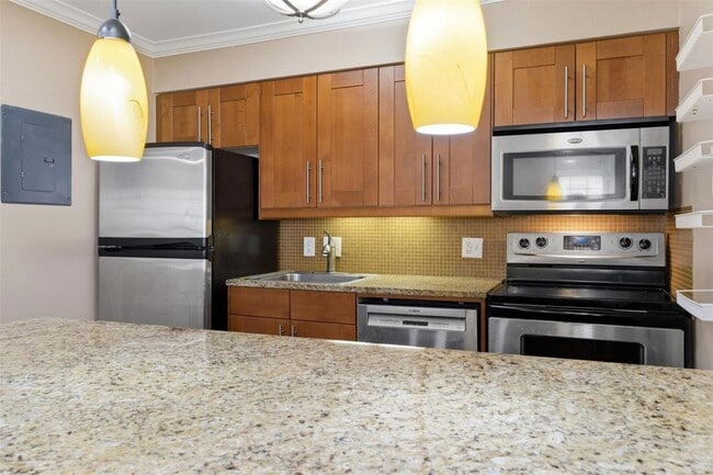 Building Photo - 7685 Northcross Dr