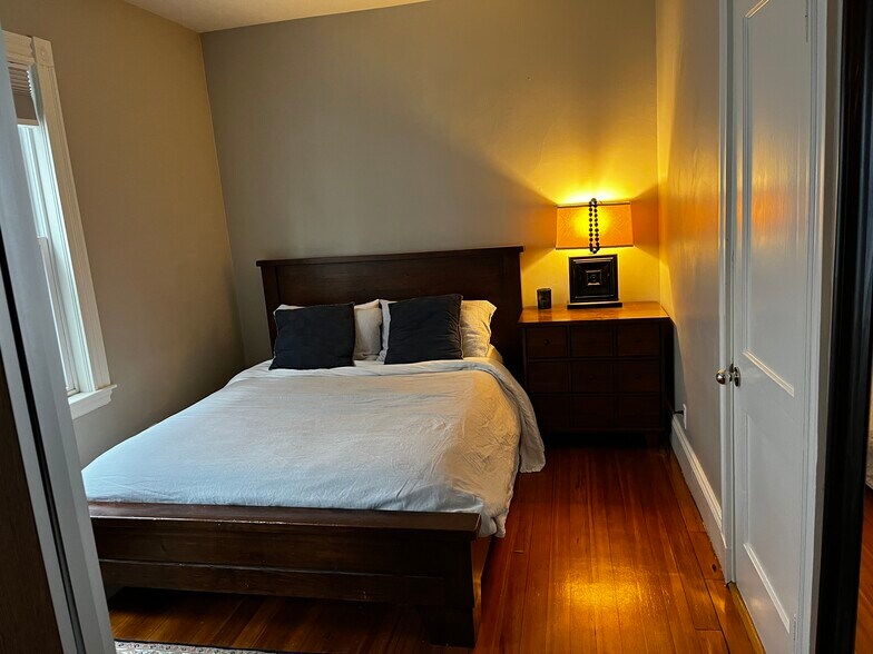 Building Photo - 63 Downer Ave