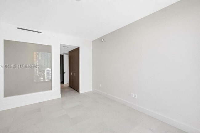 Building Photo - 700 NE 26th Terrace