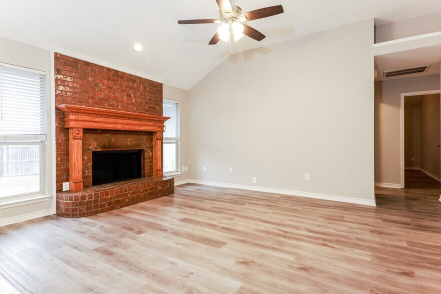 Building Photo - 1506 Chapman Dr