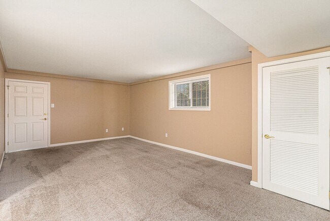 Building Photo - Almont Terrace Apartments