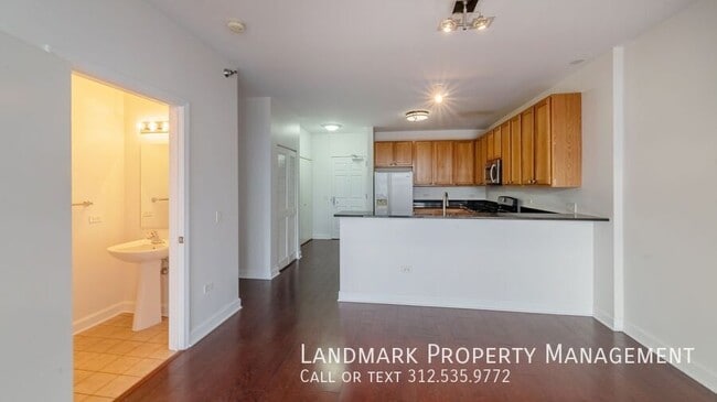 Building Photo - 1600 S Prairie Ave