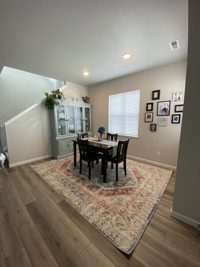 Building Photo - 3 bedroom Wolf Ranch Townhome - Laurel Mou...