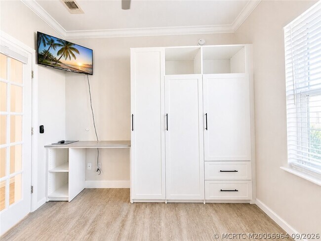 Building Photo - 252 NE Ebbtide Way