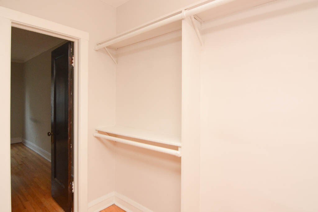 Building Photo - 2117 W Ainslie St