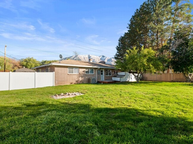 Building Photo - Beautiful home for rent!