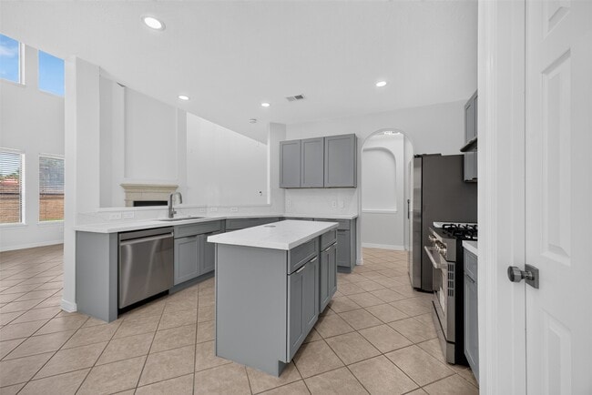 Building Photo - 24542 Bella Veneza Dr