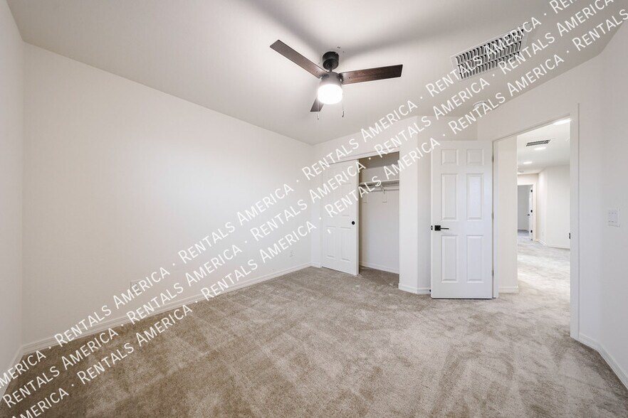 Building Photo - 4215 S 58th Ln