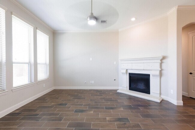 Building Photo - 28006 Laurel Garden Ln