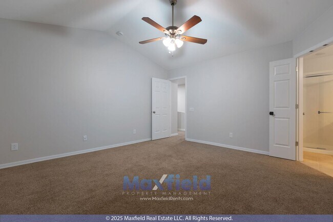 Building Photo - Beautiful 6BD, 3.5BTH, 3GAR Home in Cranberry Hills