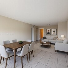 Building Photo - 666 W 81st St