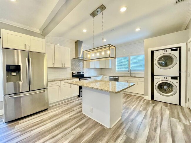 Building Photo - 3301 E 25th Ave