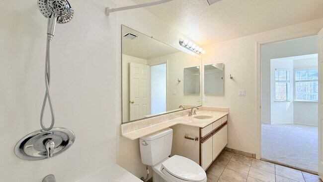 Building Photo - Charming 2BD/2BA + Loft, Upper Unit Condo in Alamo- Available NOW!