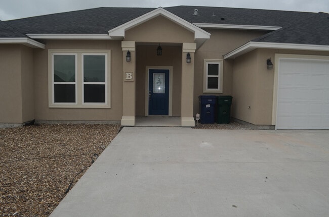 Building Photo - DCR642