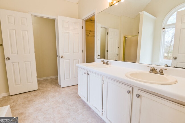 Building Photo - 105 N Oakland Cir