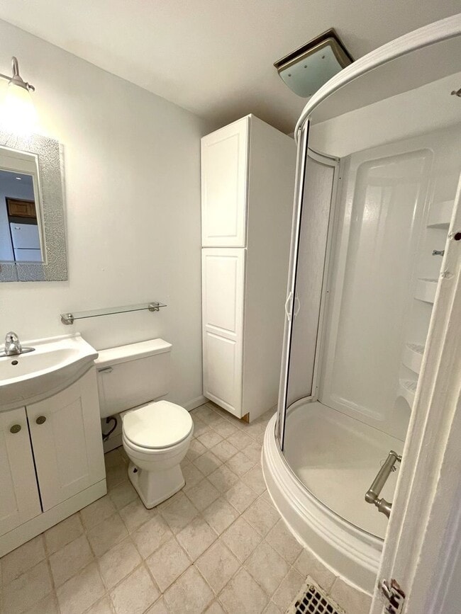 Building Photo - 413 W Liberty St