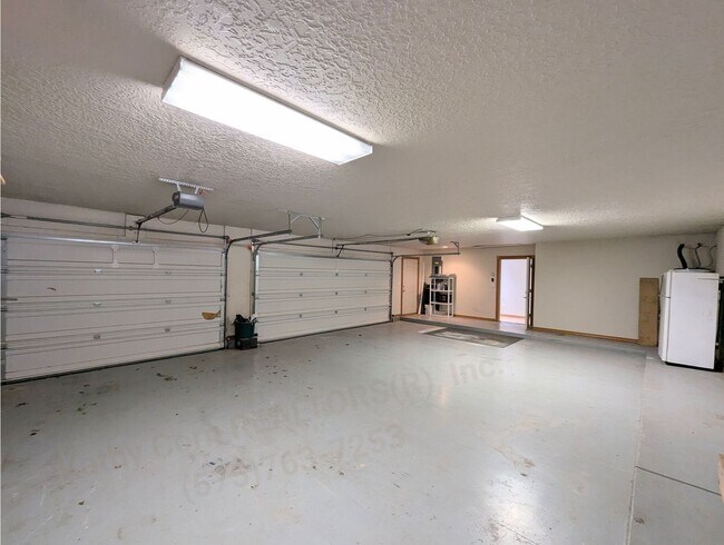 Building Photo - Luxurious Relaxation in Raintree