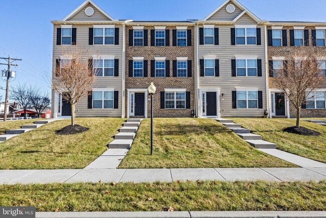 Building Photo - 6 Mustang Dr