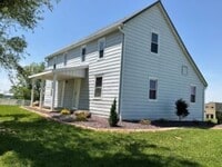 Building Photo - 4 Bedroom Lakeside Home