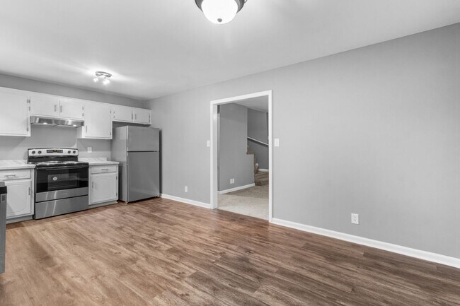 Building Photo - 4 Bedroom Pet Friendly Home For Rent On a Large Corner Lot!