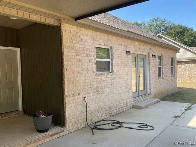 Building Photo - 160 Indian Ln
