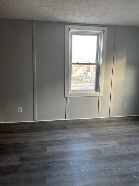 Building Photo - 4656 Main St