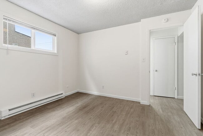 Building Photo - 217 E Sinto Ave