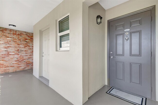 Building Photo - 3121 NE 51st St