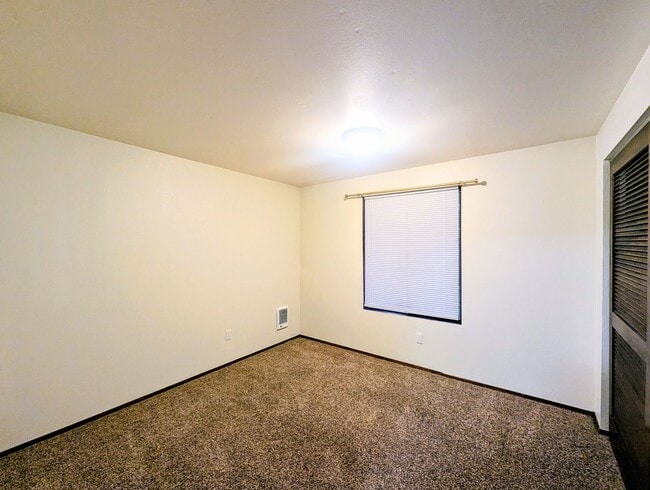 Building Photo - 2bd/1ba Everett Home