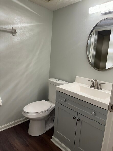 Half Bath - 1630 Vineland Cir
