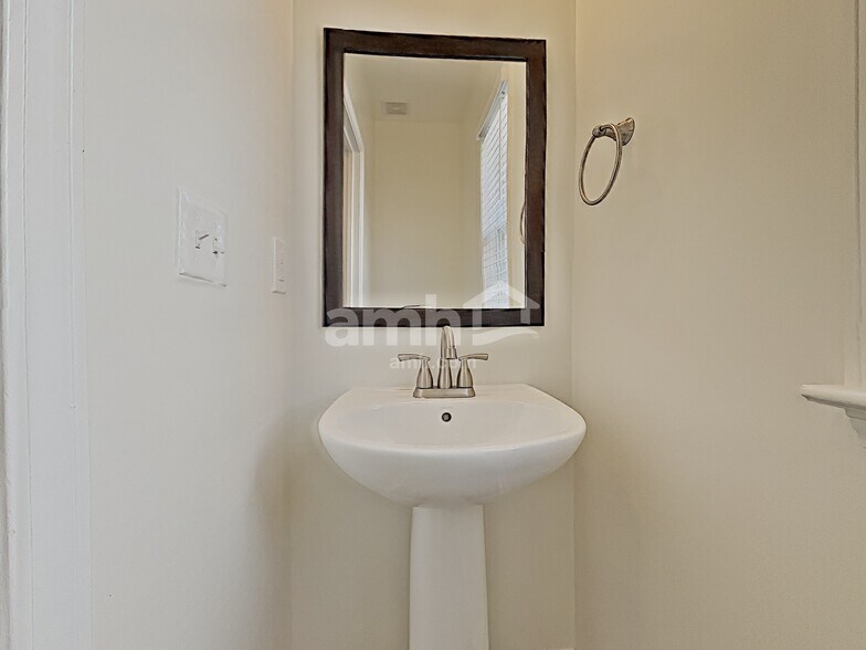 Building Photo - 316 Ridgewood Trail