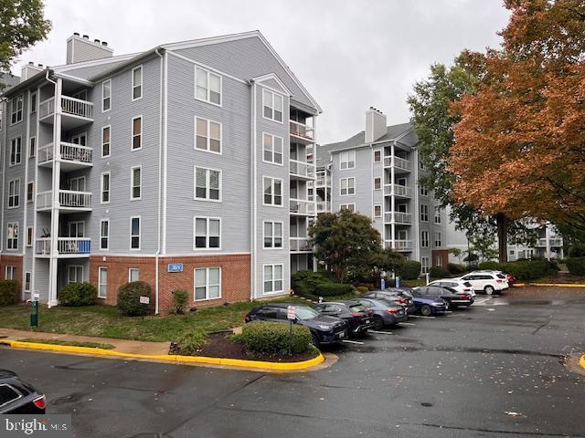 Building Photo - 3179 Summit Square Dr